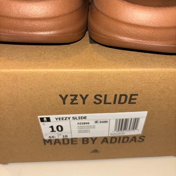 Yeezy slide! Aithentic, Deadstock never worn. Size 10 Men